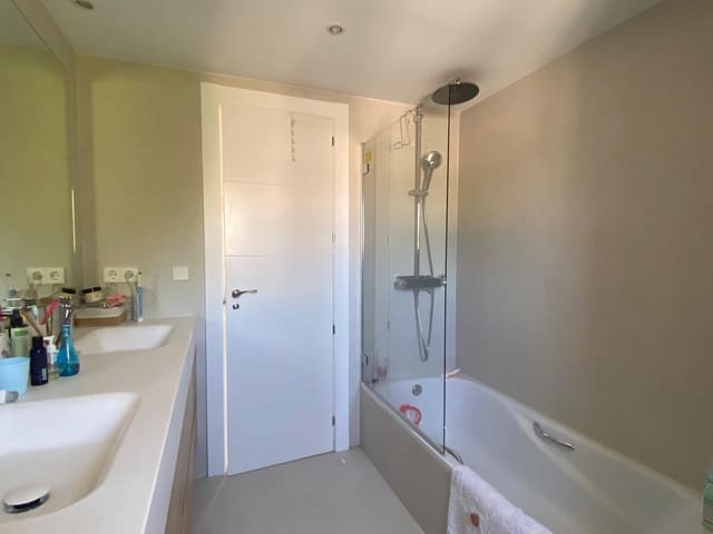 3 quarto Apartamento para arrendar em Cala Vinyes / Cala Vinyas / Cala Viñas, Calvià com garagem - 3 200 € (Ref: 7687542)