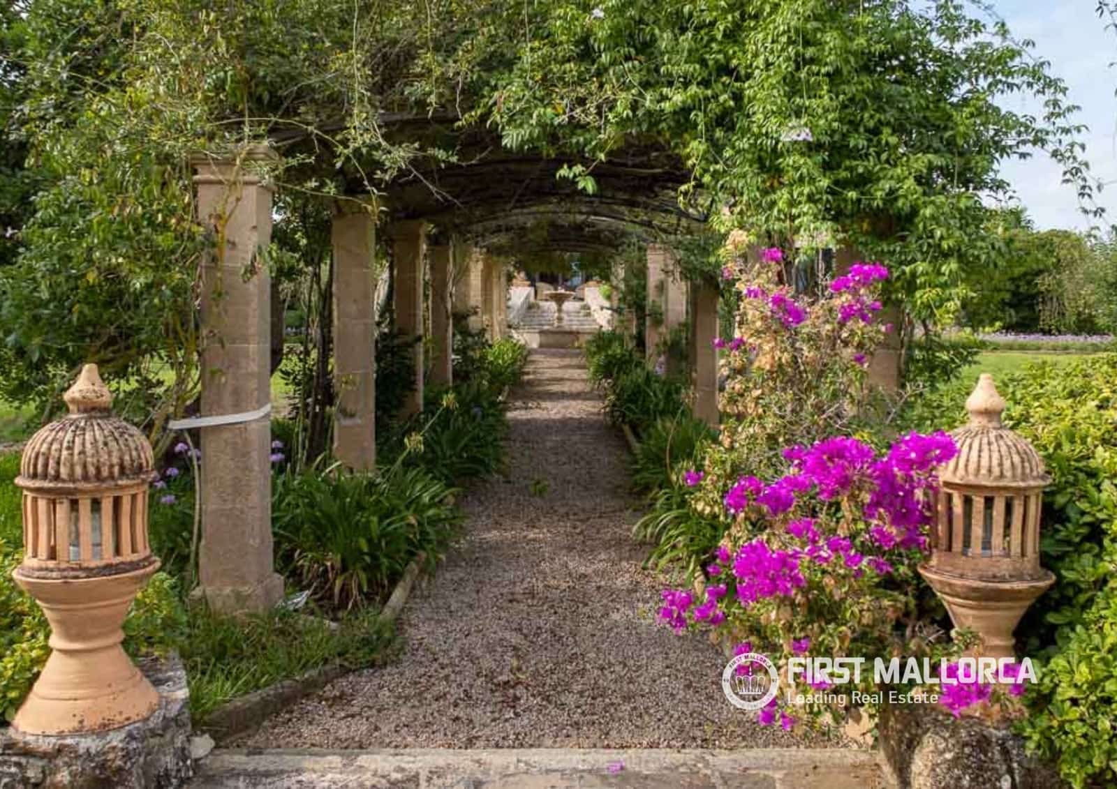 3 bedroom Finca/Country House for sale in Moscari with pool garage - € 1,980,000 (Ref: 7798116)