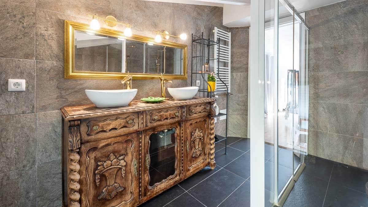 6 bedroom Hotel for sale in Caimari - € 1,200,000 (Ref: 7798119)