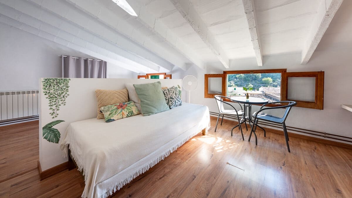 6 bedroom Hotel for sale in Caimari - € 1,200,000 (Ref: 7798119)