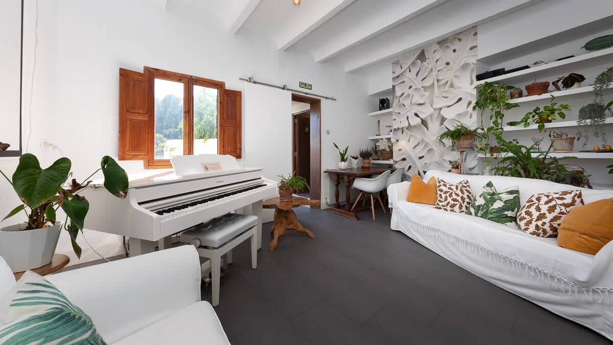 6 bedroom Hotel for sale in Caimari - € 1,200,000 (Ref: 7798119)