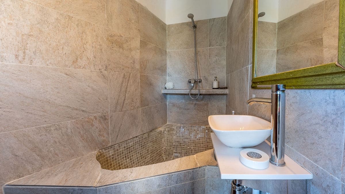 6 bedroom Hotel for sale in Caimari - € 1,200,000 (Ref: 7798119)