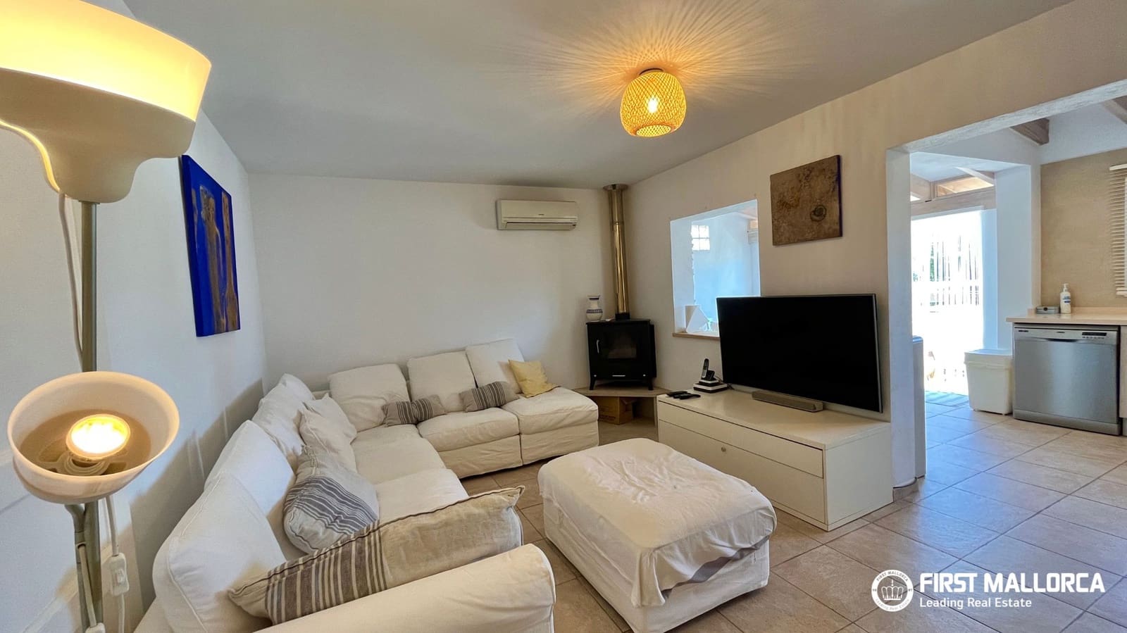 4 bedroom Semi-detached Villa for rent in Cala Llombards with pool garage - € 2,300 (Ref: 7822941)