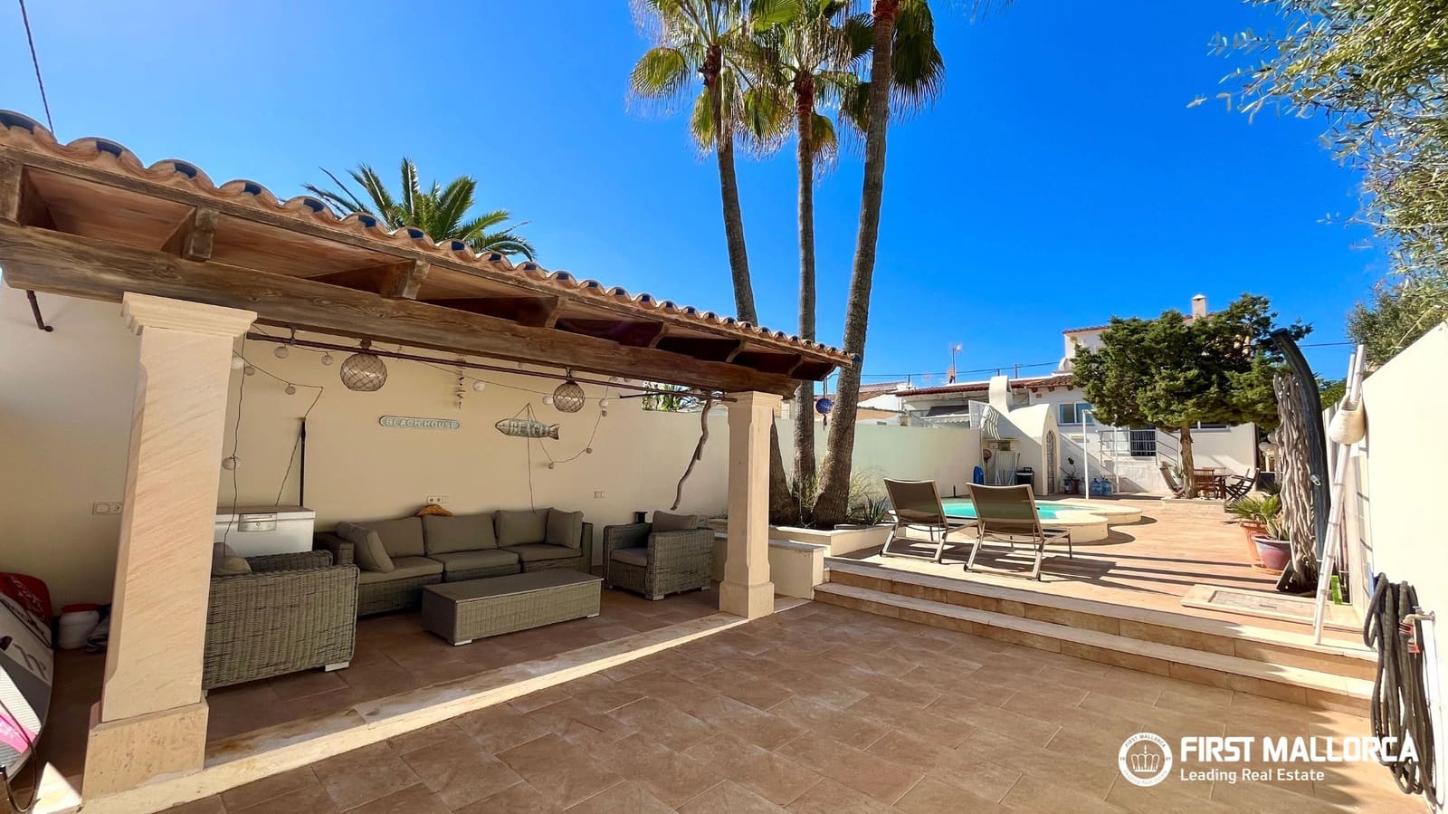 4 bedroom Semi-detached Villa for rent in Cala Llombards with pool garage - € 2,300 (Ref: 7822941)