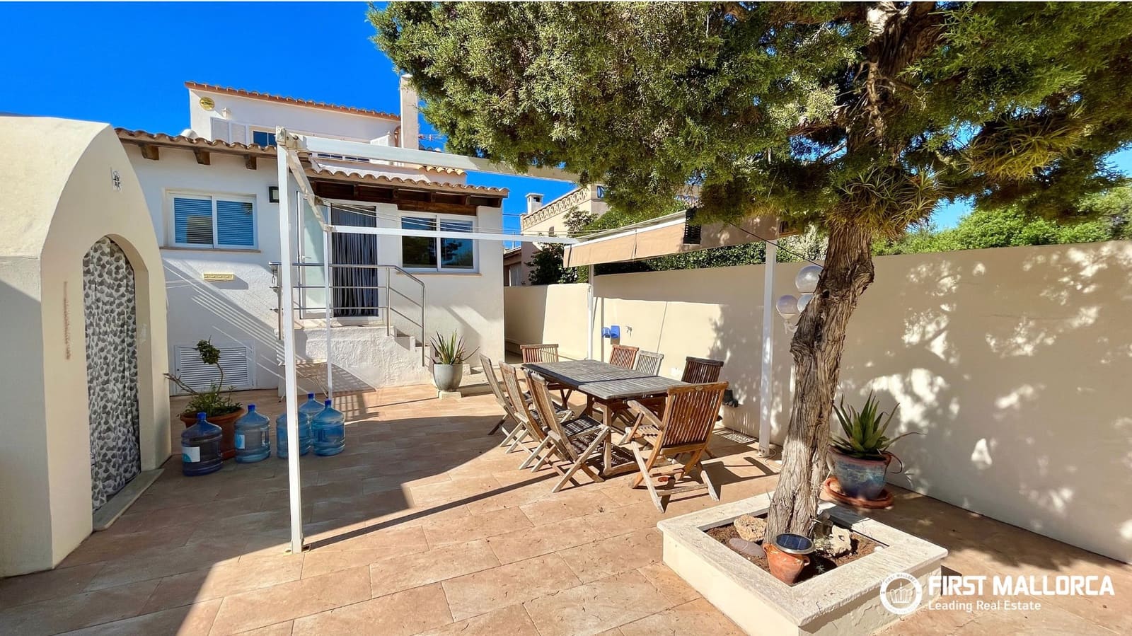 4 bedroom Semi-detached Villa for rent in Cala Llombards with pool garage - € 2,300 (Ref: 7822941)