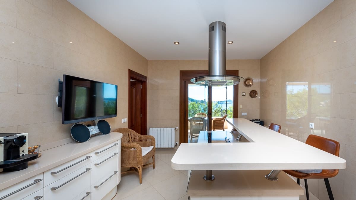 6 bedroom Villa for sale in Cala Fornells with pool garage - € 10,700,000 (Ref: 7846397)