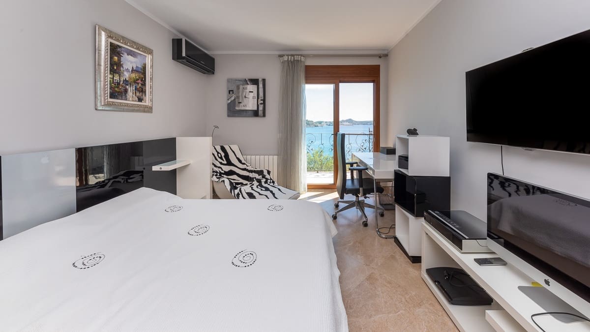 6 bedroom Villa for sale in Cala Fornells with pool garage - € 10,700,000 (Ref: 7846397)