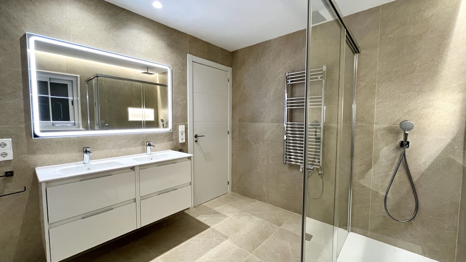 3 soverom Leilighet til leie i Palma de Mallorca - € 2 300 (Ref: 7877398)