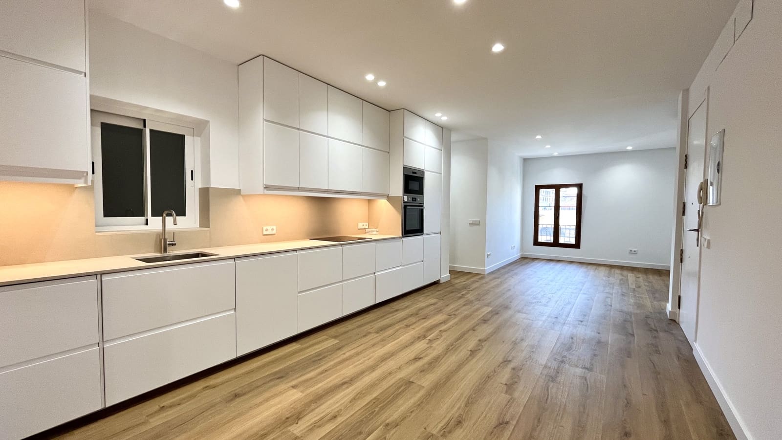 3 soverom Leilighet til leie i Palma de Mallorca - € 2 300 (Ref: 7877398)