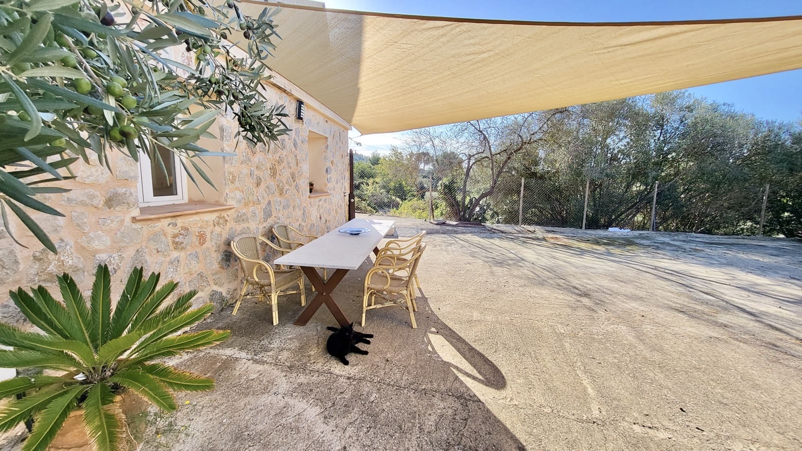 1 makuuhuone Maalaistalo vuokrattavana paikassa Calvia mukana 
autotalli - 2 000 € (Ref: 7898975)