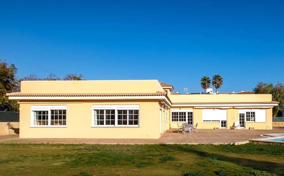 6 sypialnia Willa na sprzedaż w Santa Ponsa z basenem garażem - 2 600 000 € (Ref: 8038911)