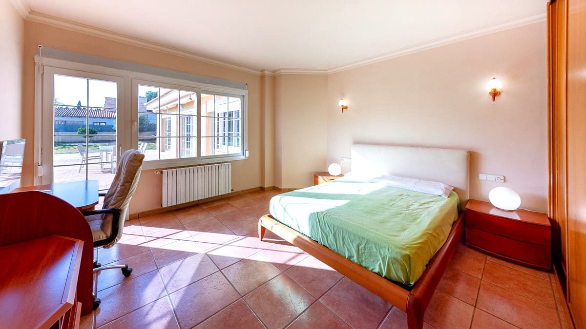 6 sypialnia Willa na sprzedaż w Santa Ponsa z basenem garażem - 2 600 000 € (Ref: 8038911)