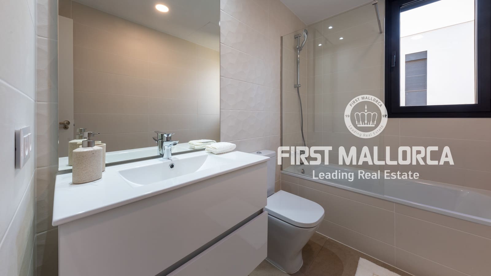 4 soveværelse Semi-Rækkehus til salg i Puig de Ros med swimmingpool garage - € 1.185.000 (Ref: 8038917)