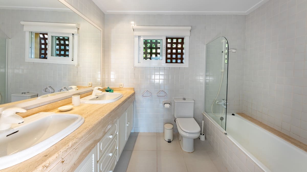 4 soverom Villa til salgs i Costa de los Pinos med svømmebasseng - € 2 950 000 (Ref: 8064324)