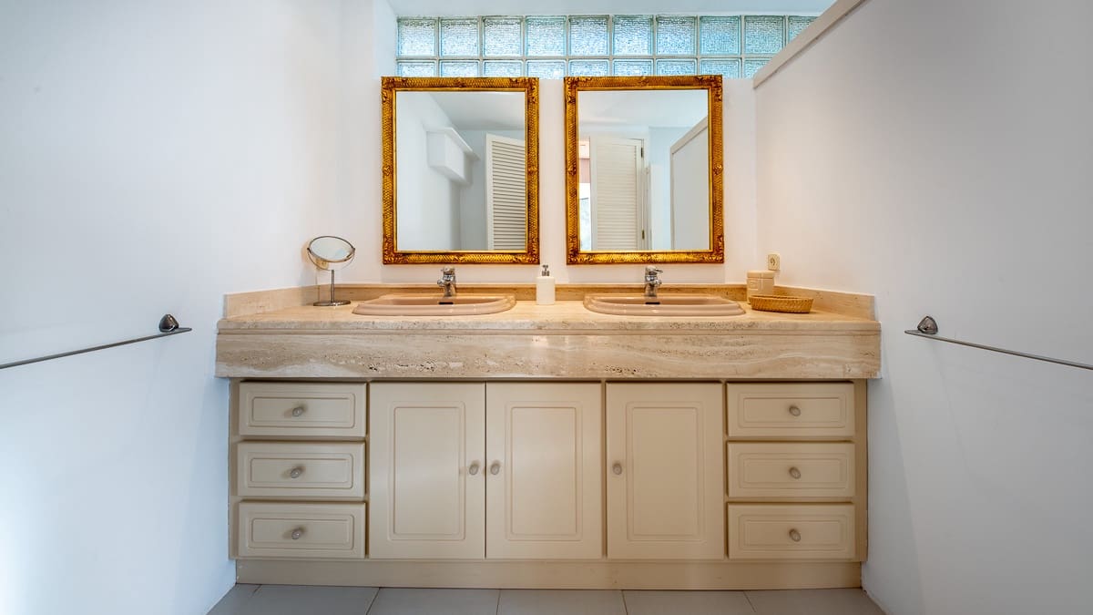 4 soverom Villa til salgs i Costa de los Pinos med svømmebasseng - € 2 950 000 (Ref: 8064324)