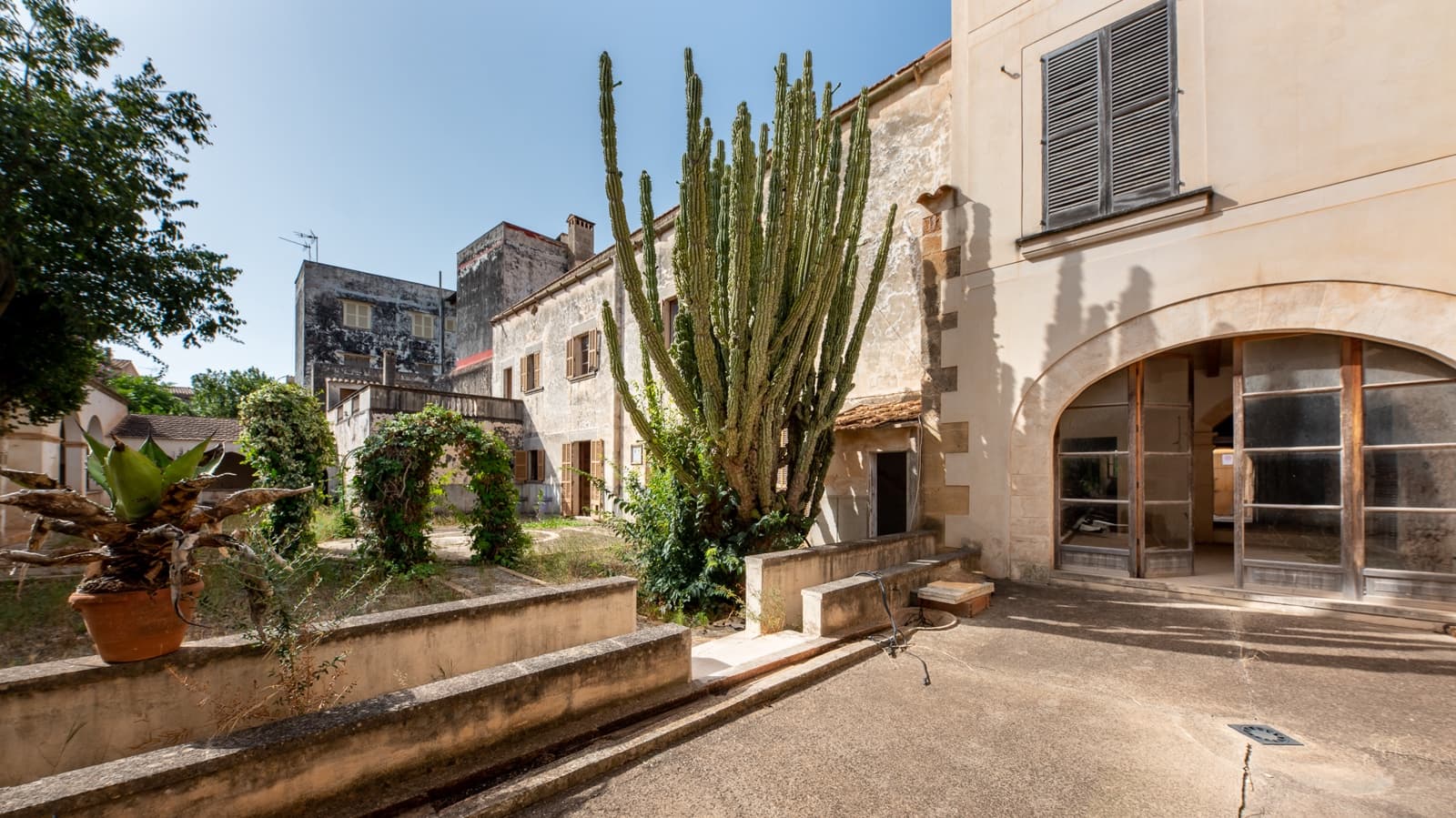 Huis te koop in Campos met garage - € 2.700.000 (Ref: 8092471)