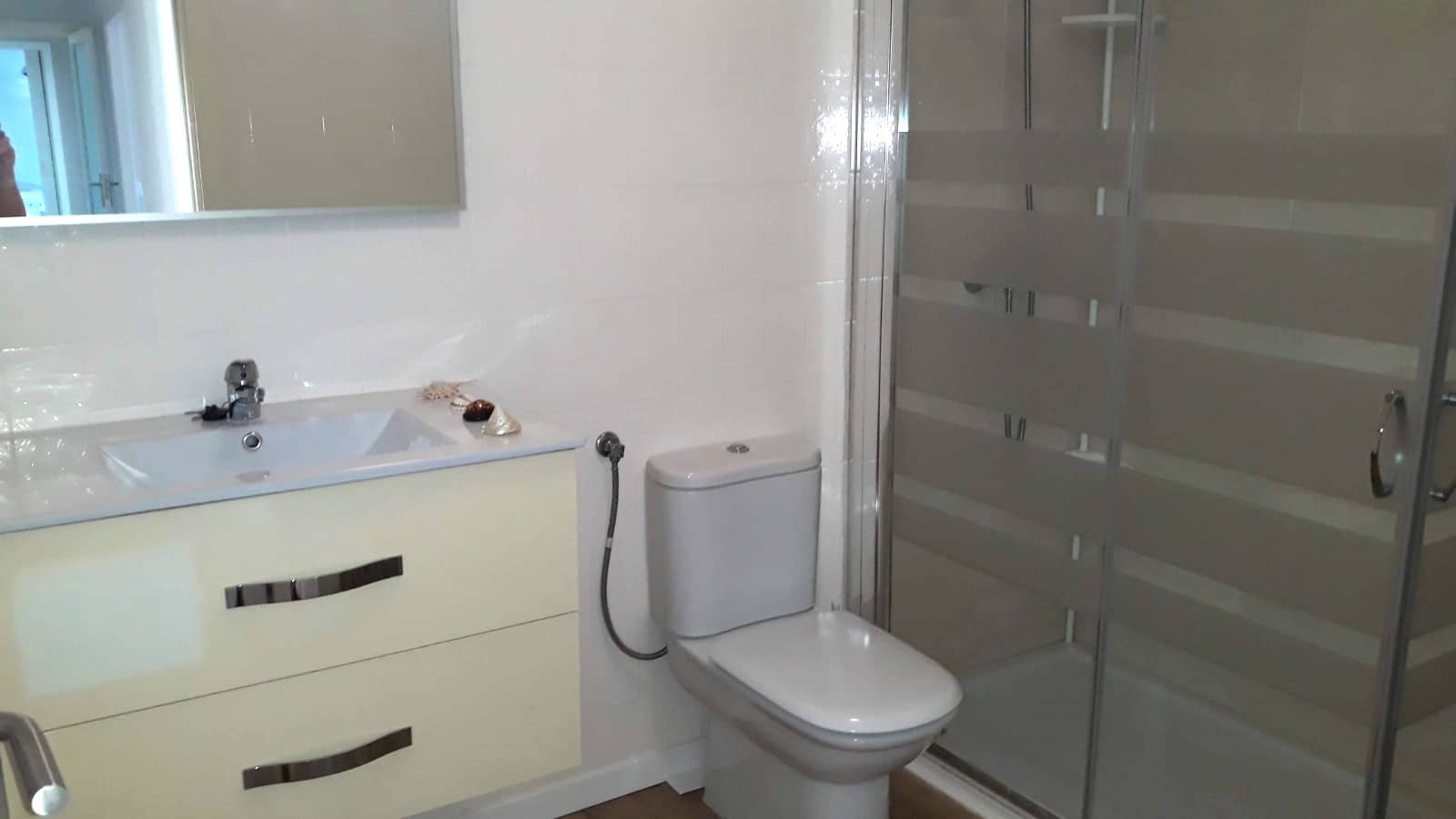 2 slaapkamer Appartement te huur in Puerto de Alcudia - € 2.000 (Ref: 8099993)