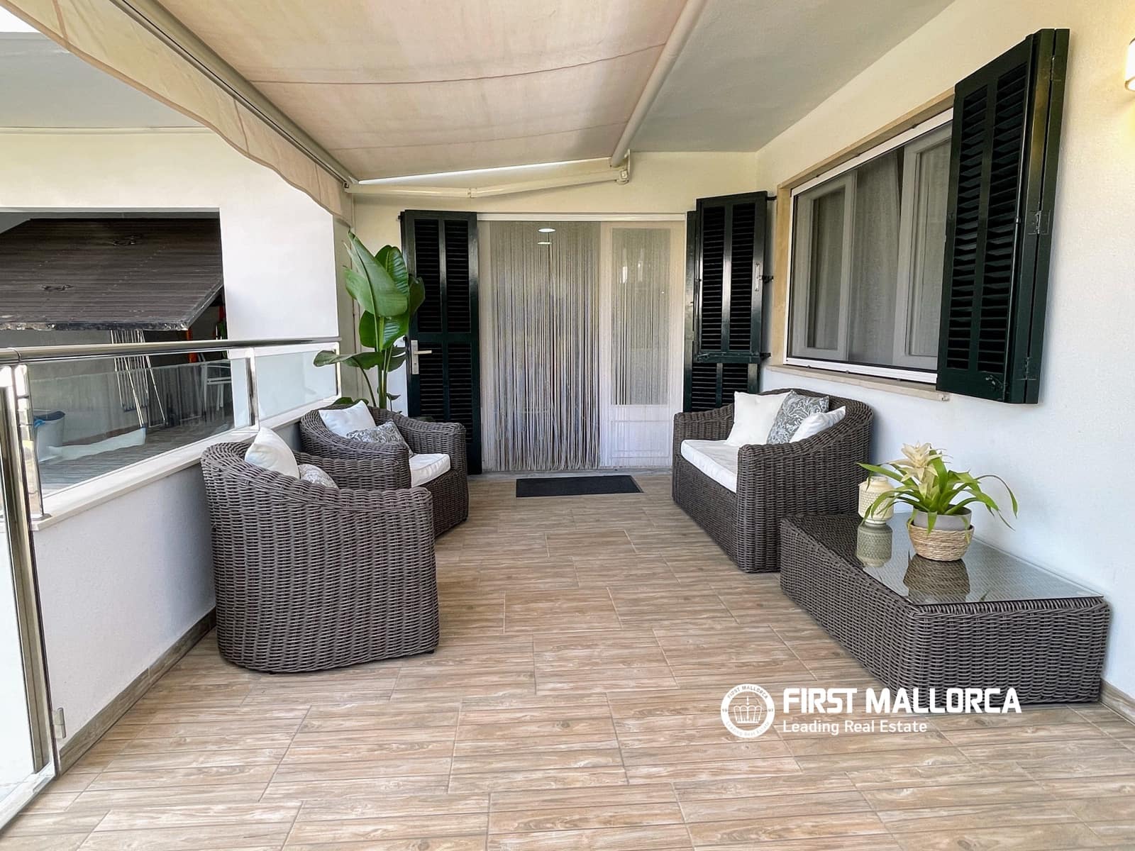 2 bedroom Apartment for rent in Puerto de Alcudia with garage - € 2,800 (Ref: 8099993)