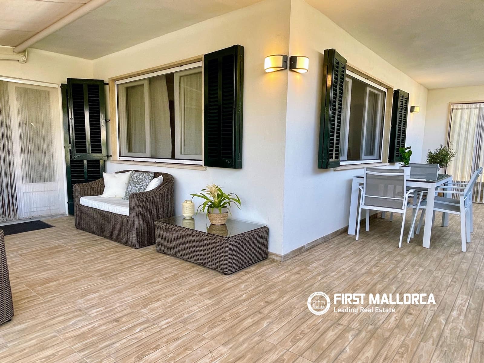2 bedroom Apartment for rent in Puerto de Alcudia with garage - € 2,800 (Ref: 8099993)