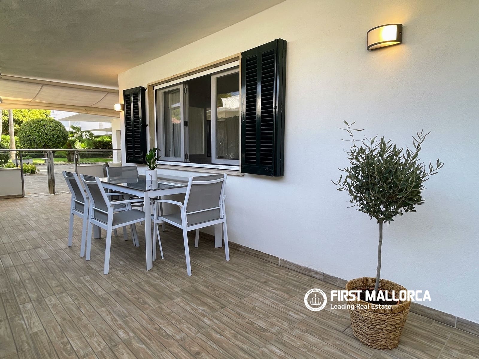 2 bedroom Apartment for rent in Puerto de Alcudia with garage - € 2,800 (Ref: 8099993)