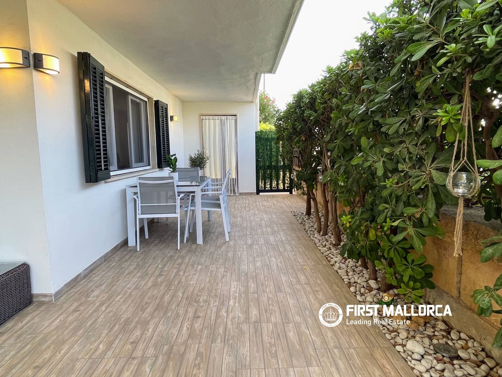 2 bedroom Apartment for rent in Puerto de Alcudia with garage - € 2,800 (Ref: 8099993)