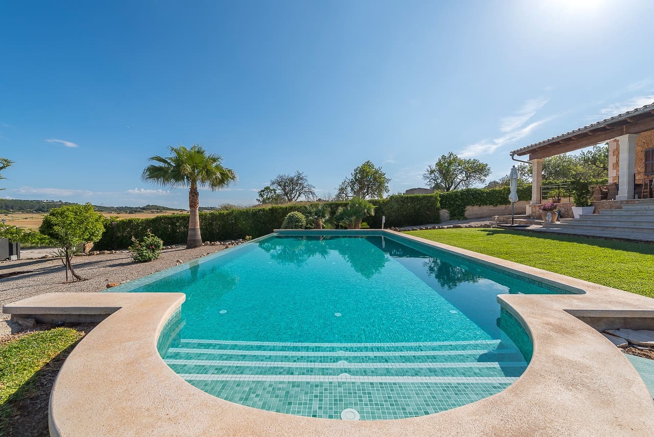 4 soveværelse Finca/Landehus til salg i Sineu med swimmingpool garage - € 1.290.000 (Ref: 8118232)