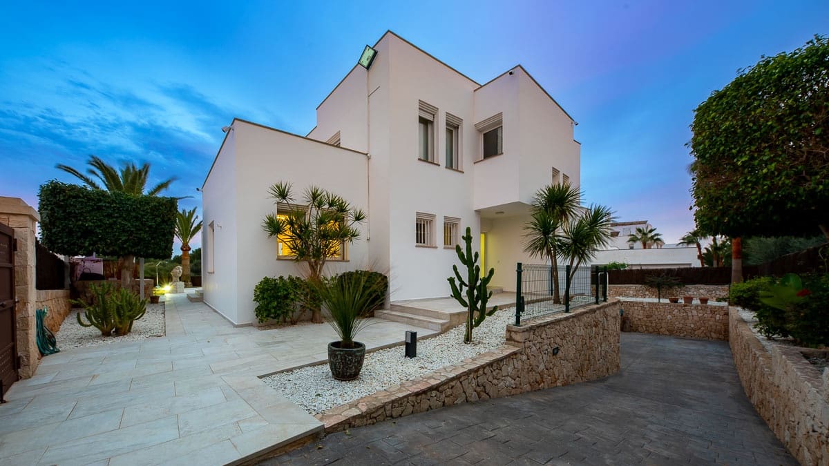 4 soverom Villa til salgs i Cala d'Or med svømmebasseng garasje - € 2 500 000 (Ref: 8136014)