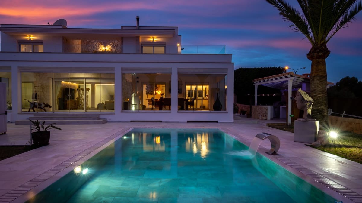 4 soverom Villa til salgs i Cala d'Or med svømmebasseng garasje - € 2 500 000 (Ref: 8136014)