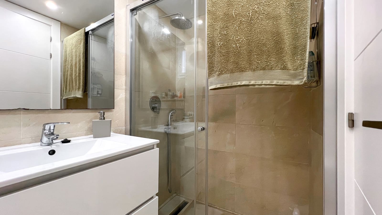 3 bedroom Apartment for sale in Palma de Mallorca - € 465,000 (Ref: 8155905)