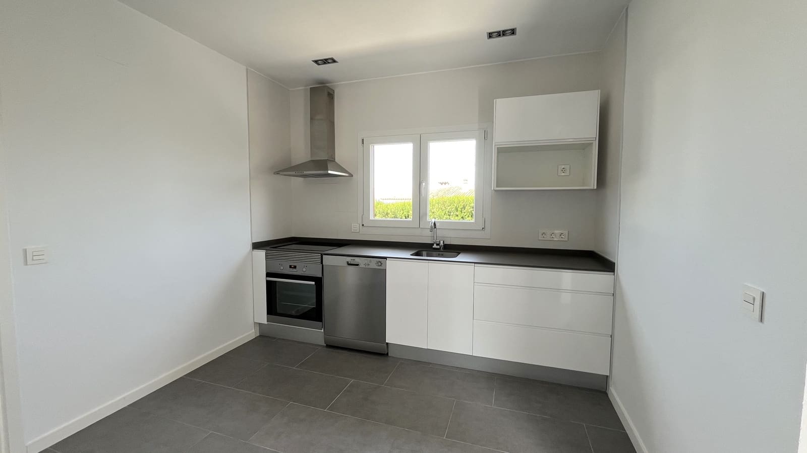 3 slaapkamer Villa te huur in Badia Blava met zwembad garage - € 4.500 (Ref: 8198271)