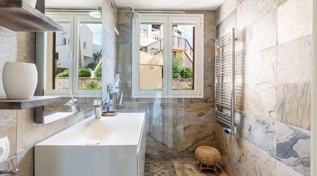 2 soveværelse Lejlighed til leje i Santa Ponsa, Calvià med garage - € 3.000 (Ref: 8205667)