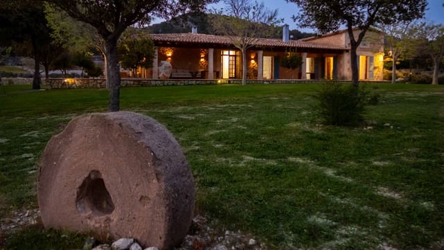 5 soveværelse Finca/Landehus til leje i Pollensa / Pollença med swimmingpool garage - € 10.000 (Ref: 8223885)