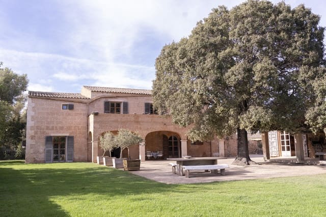 6 bedroom Finca/Country House for rent in Llucmajor with pool garage - € 25,000 (Ref: 8286062)