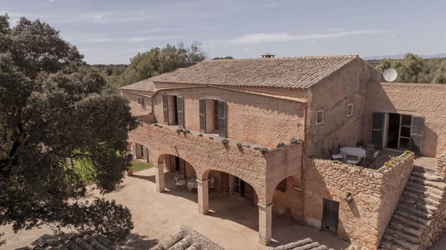 6 bedroom Finca/Country House for rent in Llucmajor with pool garage - € 25,000 (Ref: 8286062)