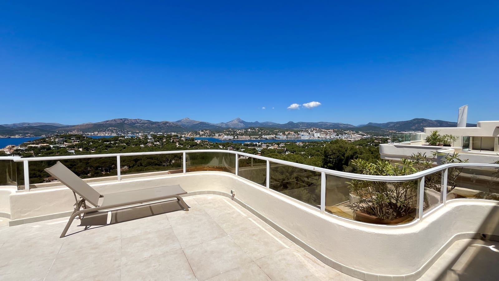 2 bedroom Apartment for rent in Santa Ponsa - € 3,000 (Ref: 8295308)