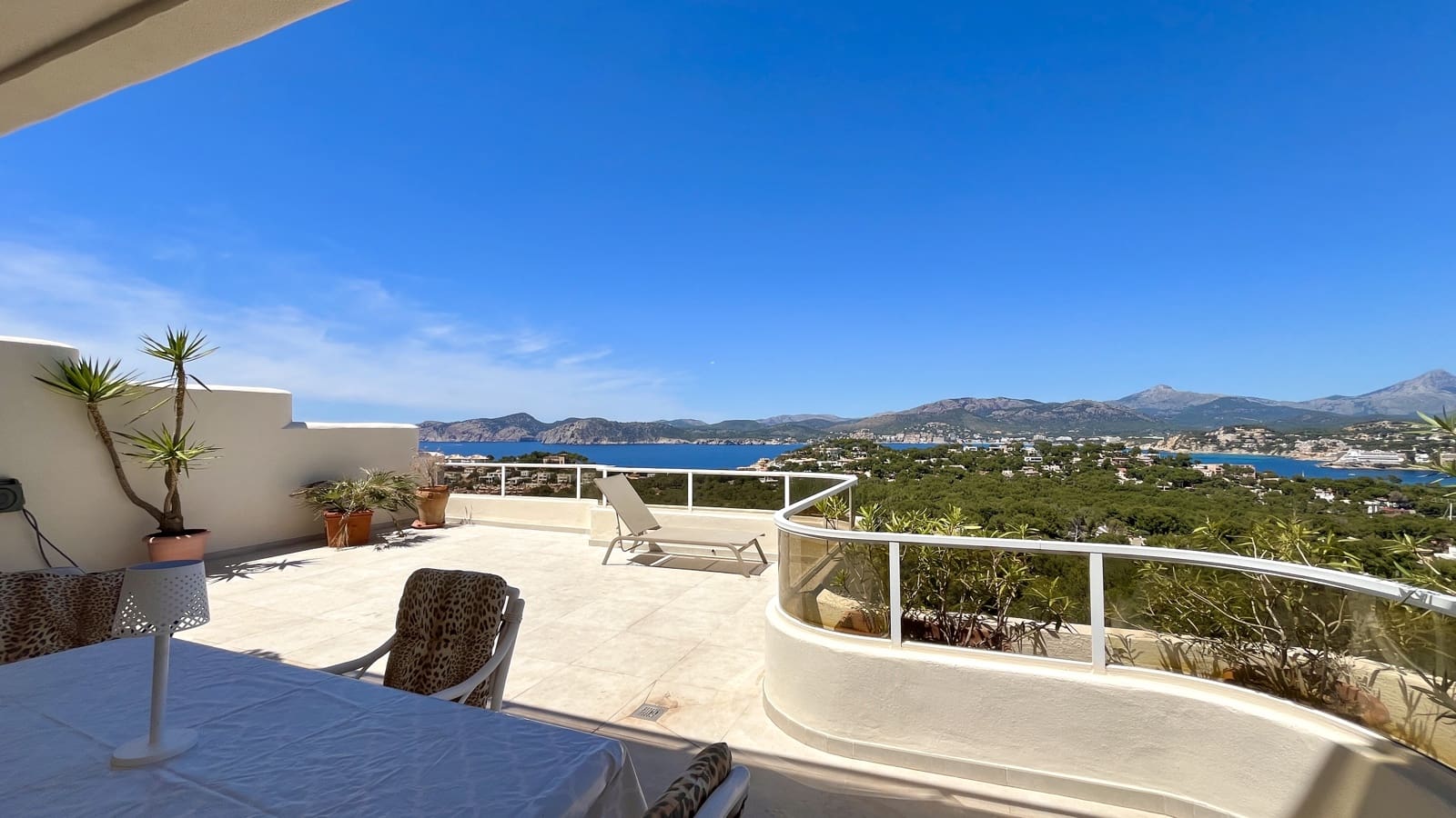 2 bedroom Apartment for rent in Santa Ponsa - € 3,000 (Ref: 8295308)