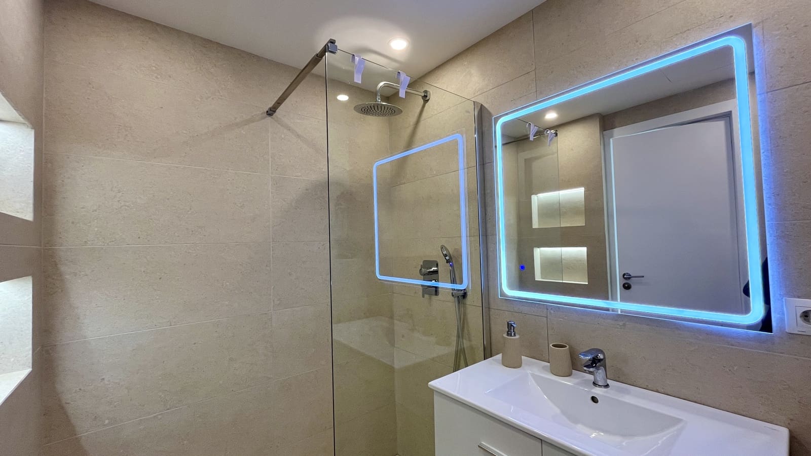 2 bedroom Apartment for rent in Santa Ponsa - € 3,000 (Ref: 8295308)