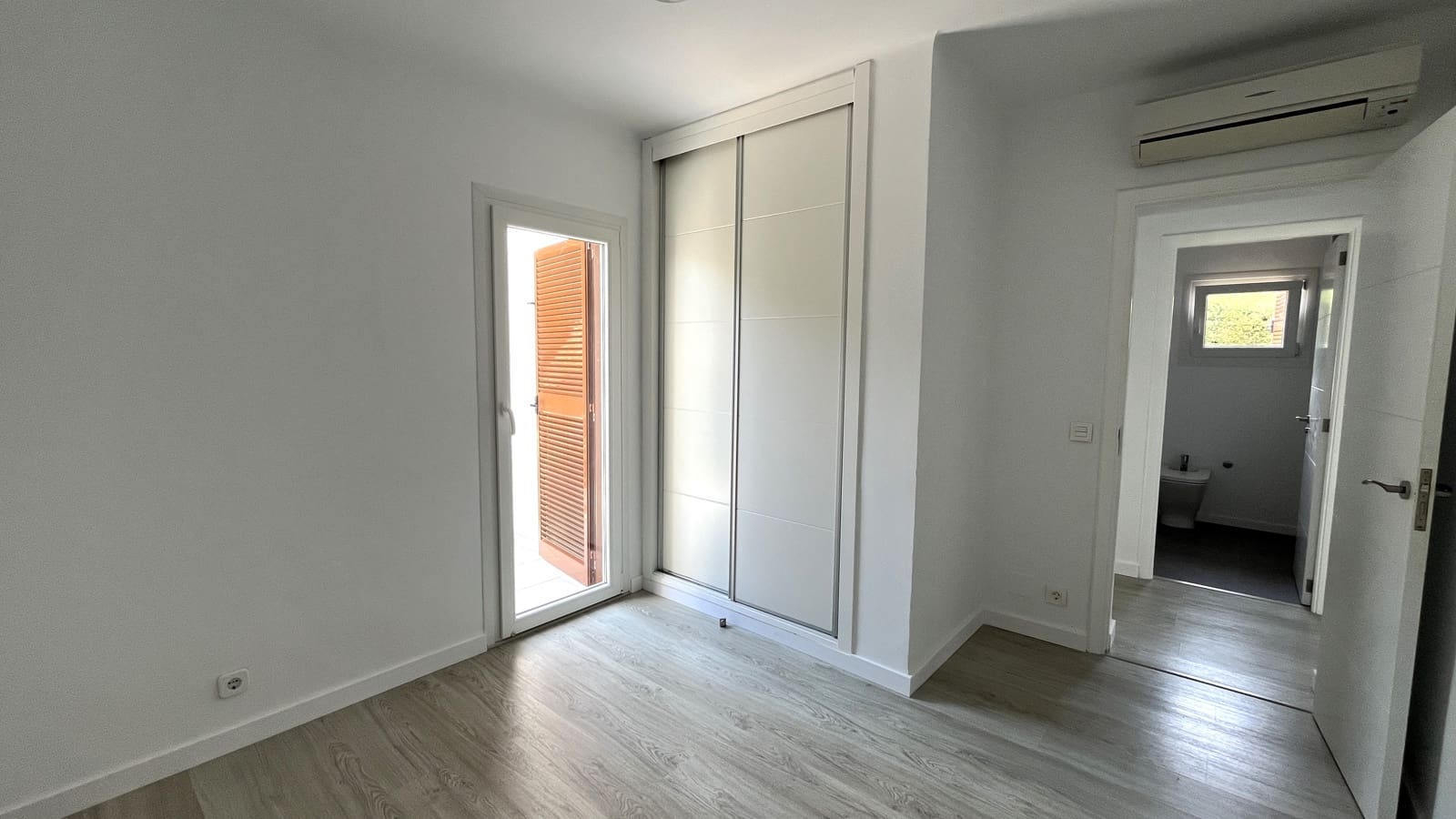 3 sypialnia Willa na sprzedaż w Badia Blava z basenem garażem - 1 273 000 € (Ref: 8317267)