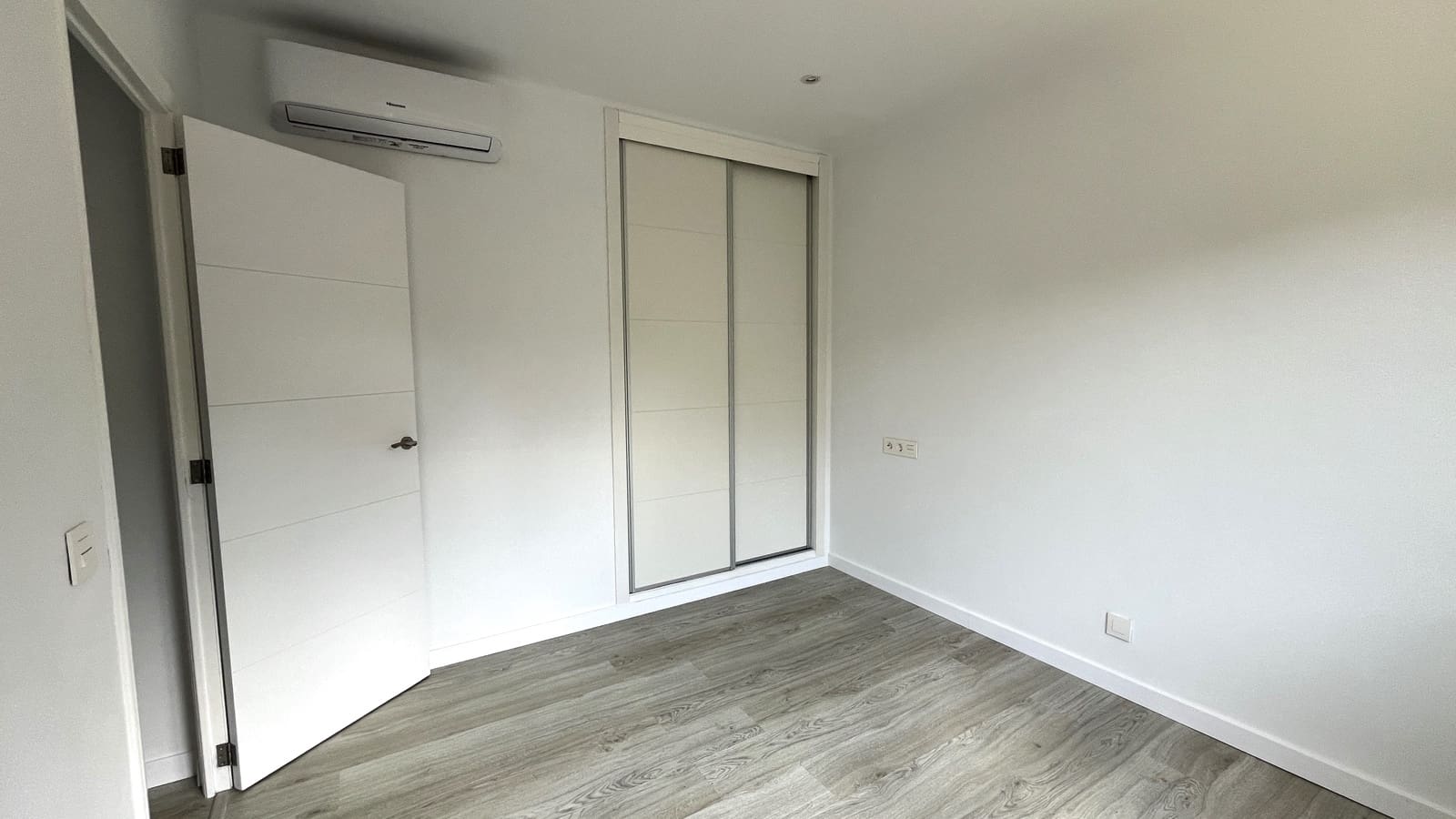 3 sypialnia Willa na sprzedaż w Badia Blava z basenem garażem - 1 273 000 € (Ref: 8317267)