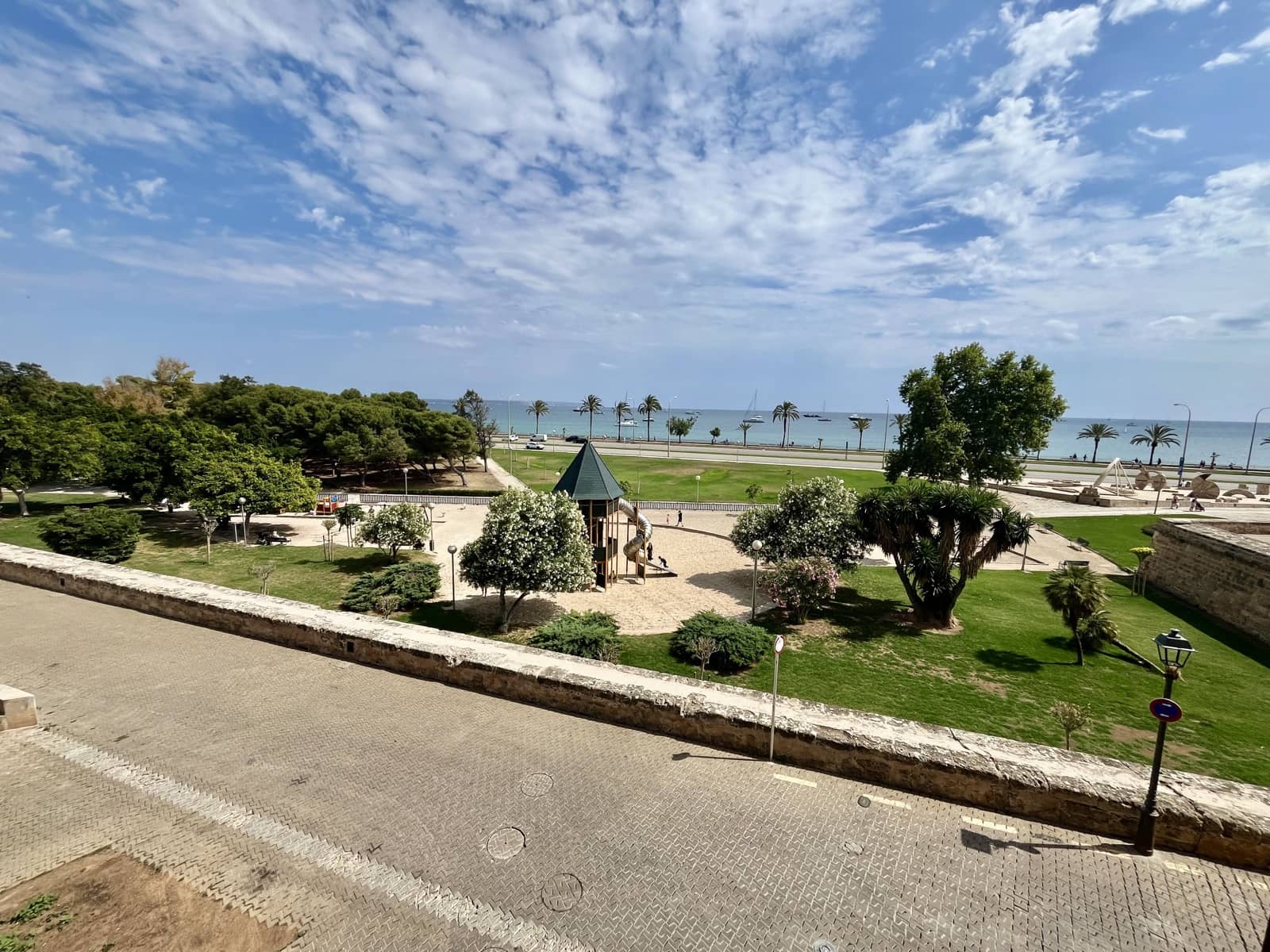 2 bedroom Apartment for rent in Palma de Mallorca with garage - € 3,300 (Ref: 8337272)