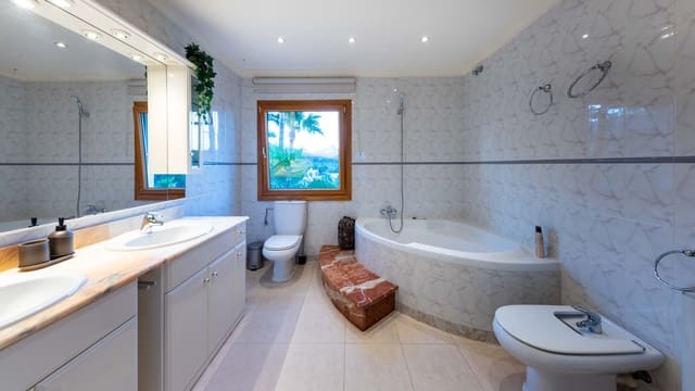 6 slaapkamer Villa te koop in Peguera / Paguera, Calvià met zwembad garage - € 4.200.000 (Ref: 8342356)