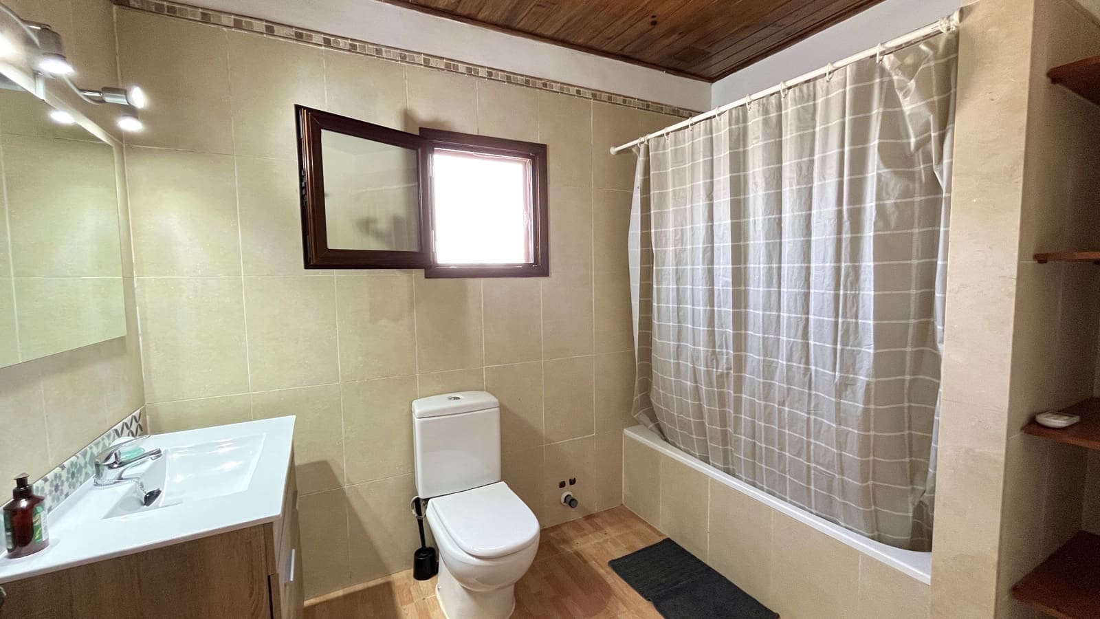 Villa/Maison Semi-Mitoyenne de 1 chambre à louer à Algaida avec piscine garage - 1 680 € (Ref: 8382051)