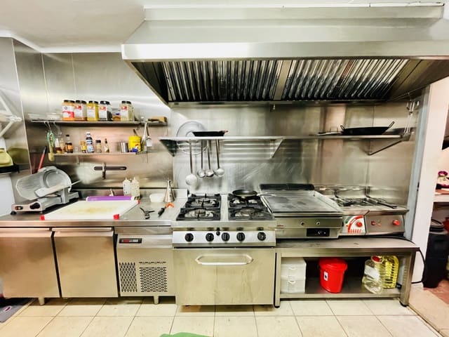 Erhverv til salg i Puerto de Andratx, Andratx - € 800.000 (Ref: 8408952)