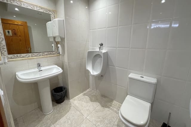 Erhverv til salg i Puerto de Andratx, Andratx - € 800.000 (Ref: 8408952)