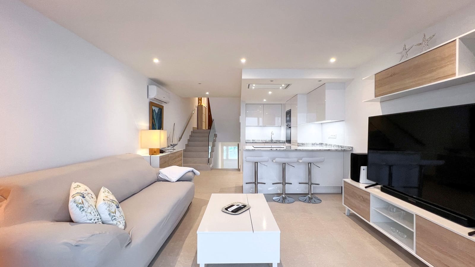 2 Zimmer Penthouse zu vermieten in Alcudia mit Pool - 2.000 € (Ref: 8425544)