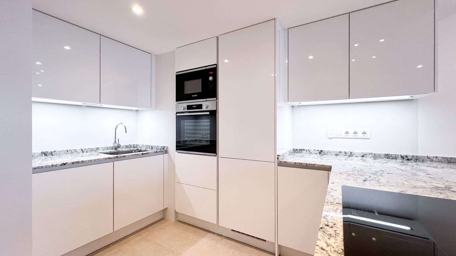 2 Zimmer Penthouse zu vermieten in Alcudia mit Pool - 2.000 € (Ref: 8425544)