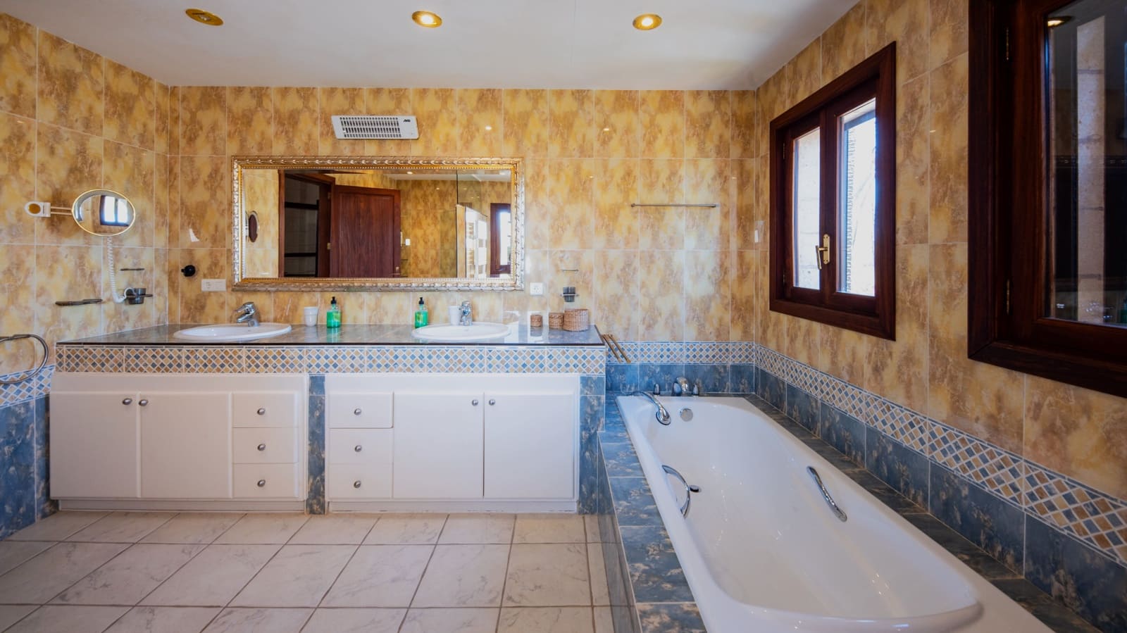 6 slaapkamer Finca/Landhuis te koop in Ses Salines met zwembad garage - € 1.850.000 (Ref: 8451592)