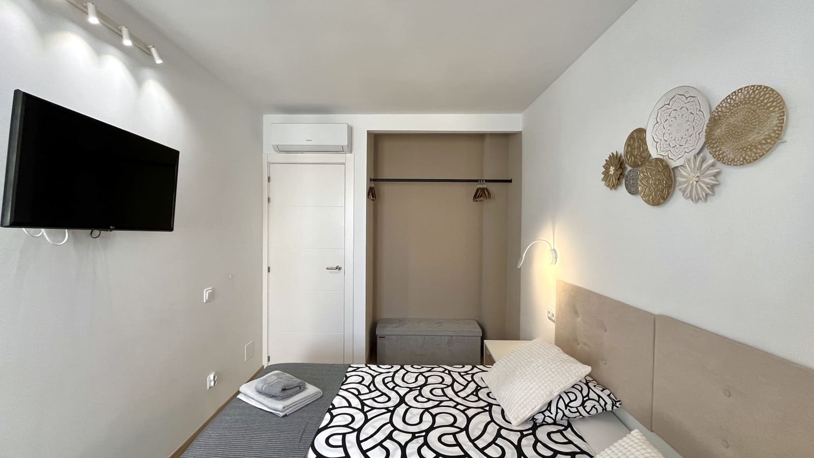 3 soveværelse Lejlighed til leje i Puerto de Alcudia - € 1.800 (Ref: 8459281)