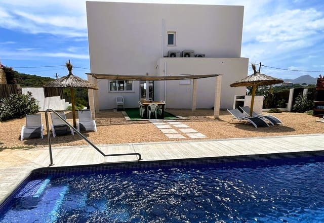 5 Zimmer Villa zu verkaufen in Cala Ratjada, Capdepera mit Garage - 1.350.000 € (Ref: 8537752)