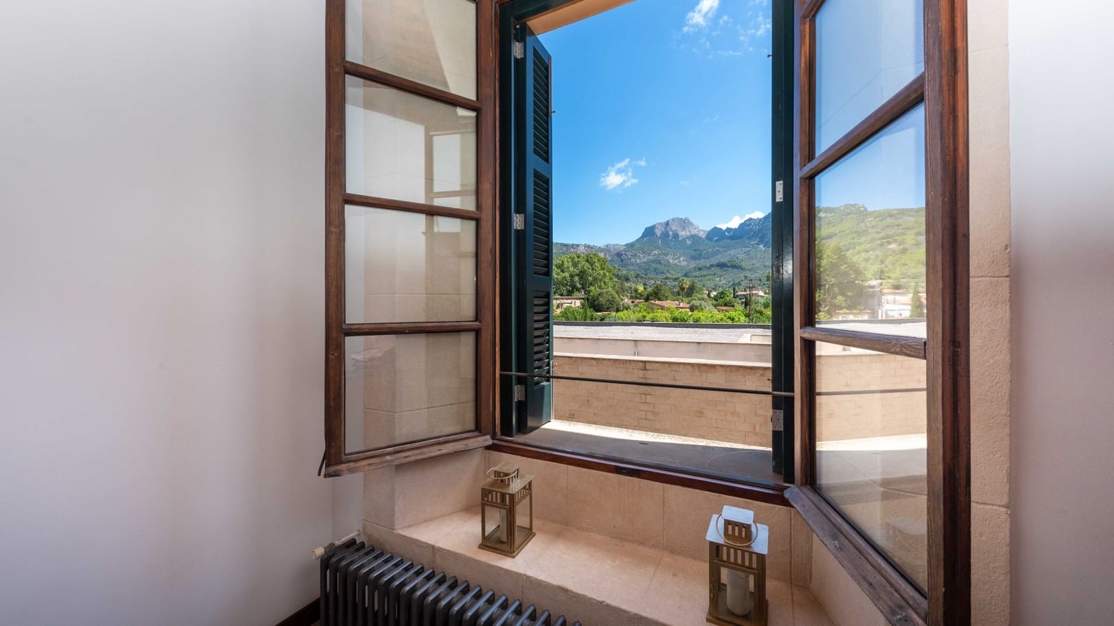 5 soveværelse Byhus til salg i Soller med garage - € 1.980.000 (Ref: 8537760)